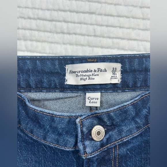NWT Abercrombie & Fitch “Curve Love”Jeans. High Rise. Vintage Flare. Siz… - Picture 3 of 11